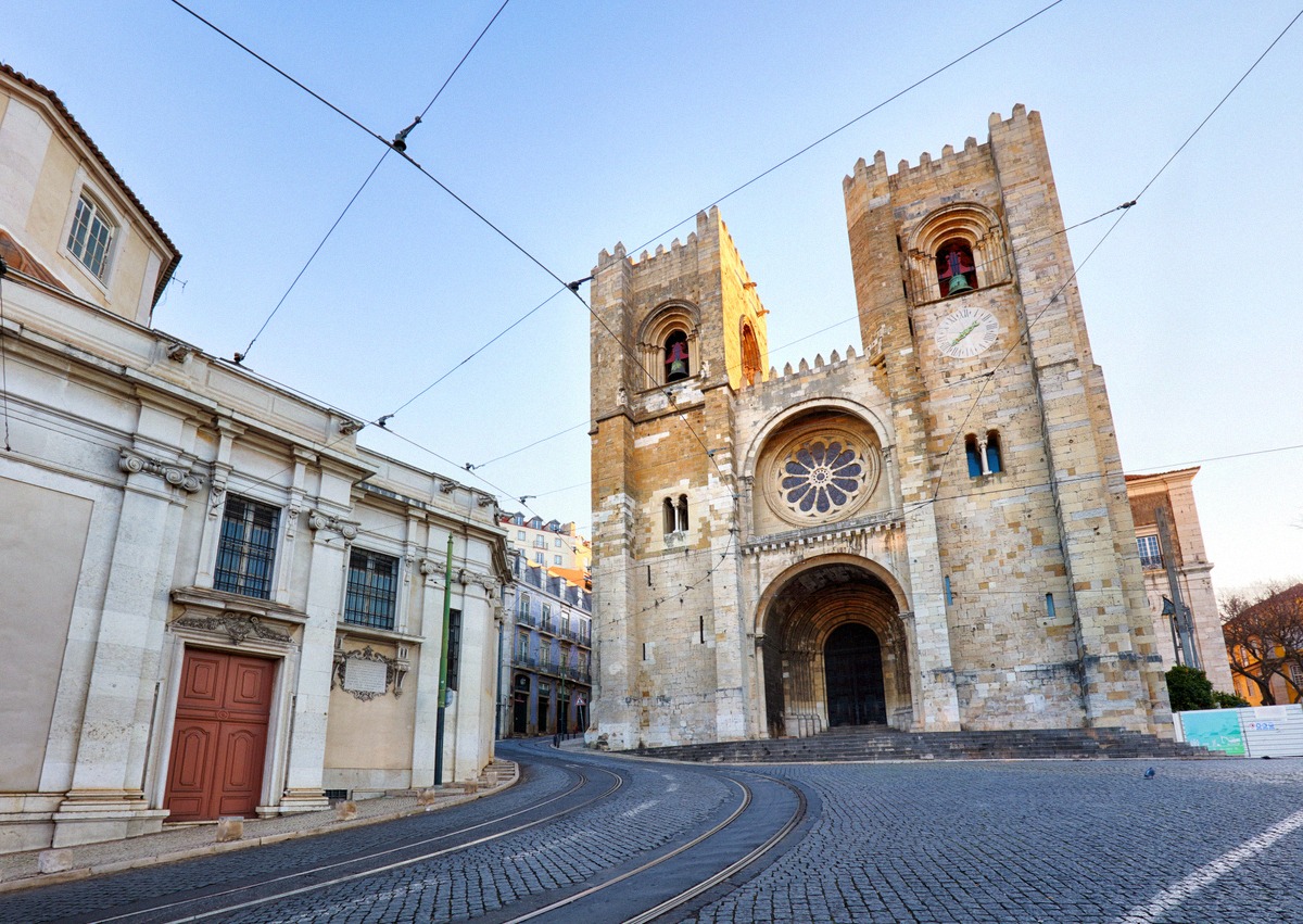 Lisbon Cathedral, Sé de Lisboa, with its Romanesque towers in the center of Lisbon
