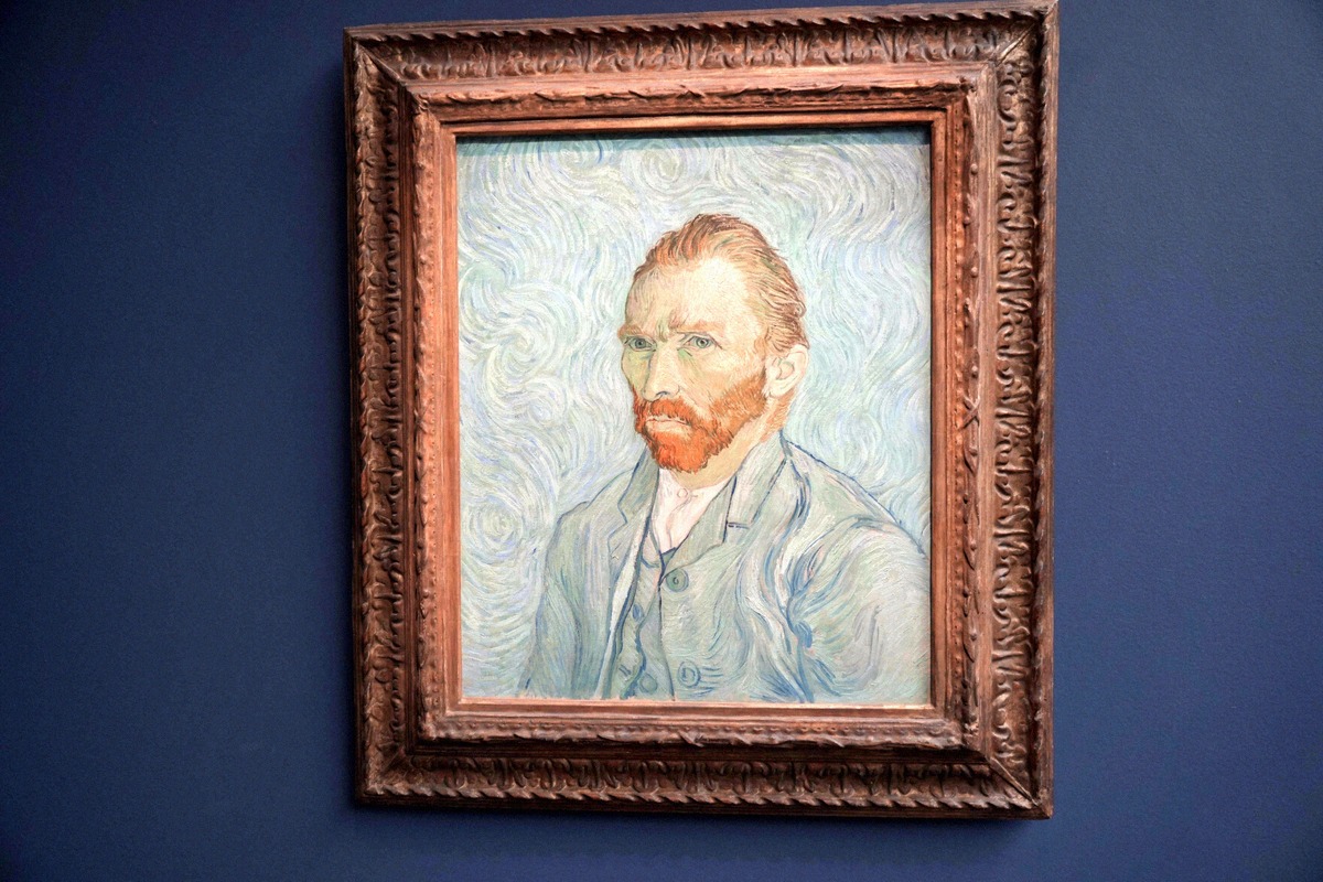 Autoportrait de Van Gogh de 1889 dans une salle du musée d'Orsay